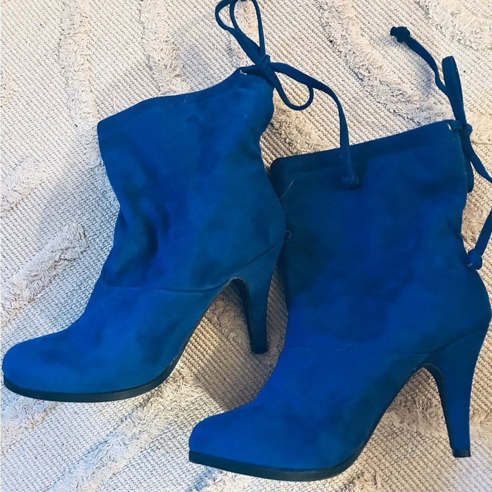 Stylish Blue Faux Suede Heeled Boots